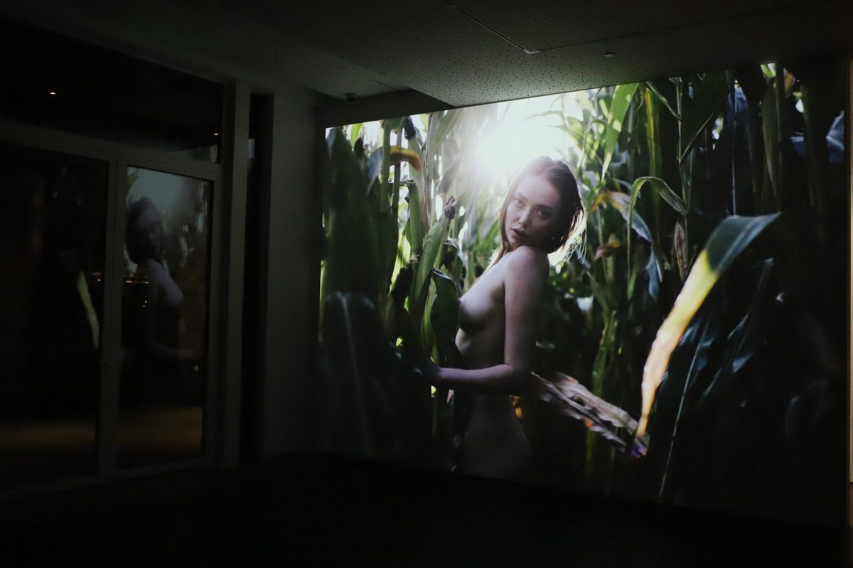 Ausstellung Peking 2023 — Projektion der Fotografien von Kostas Giannopoulos