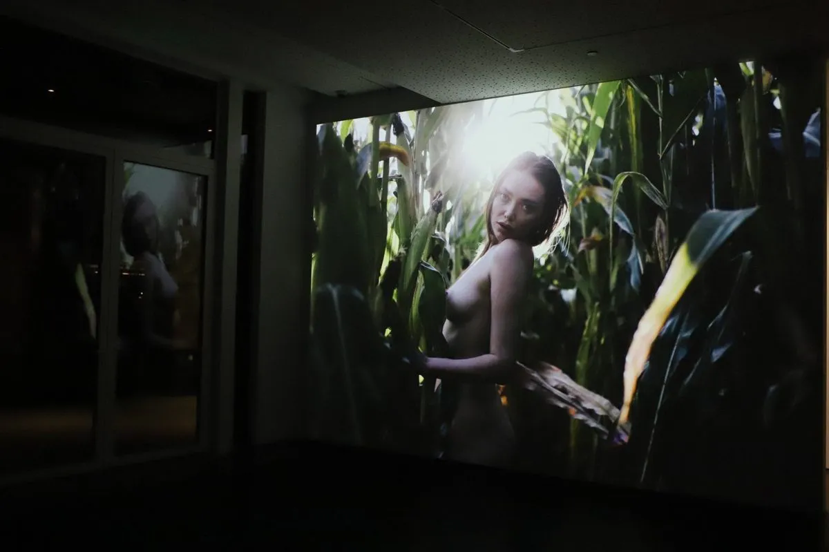 Ausstellung Peking 2023 — Projektion der Fotografien von Kostas Giannopoulos