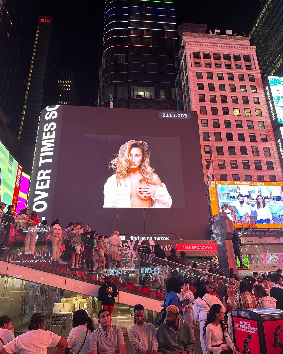 Foto von Kostas Giannopoulos auf dem Times Square Billboard